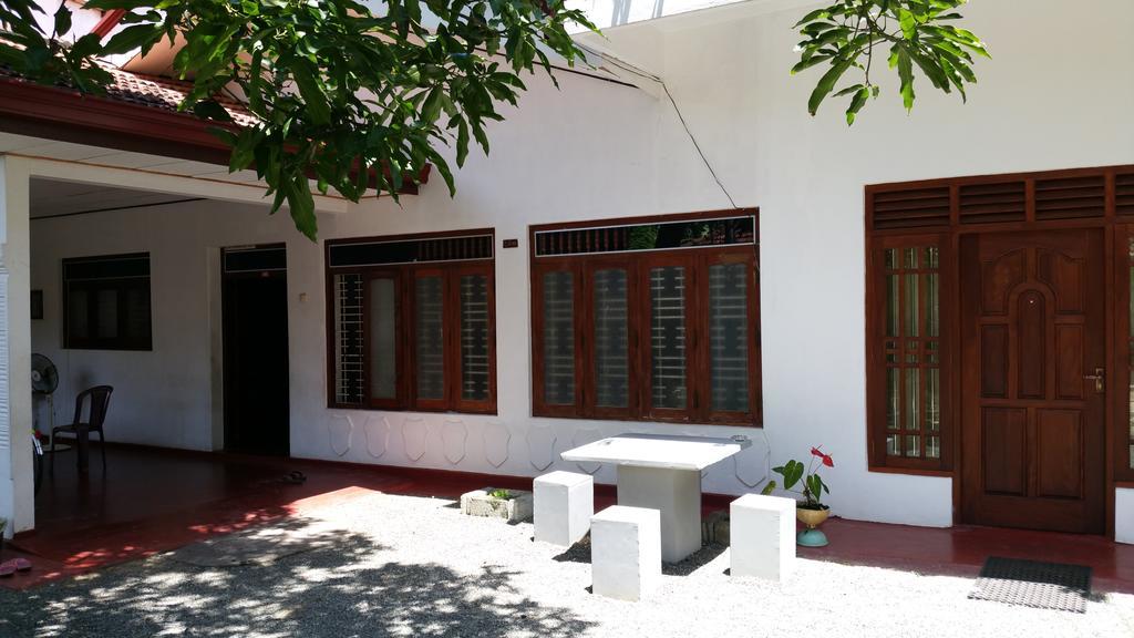 Desitha Family House Hotel Mirissa Kültér fotó