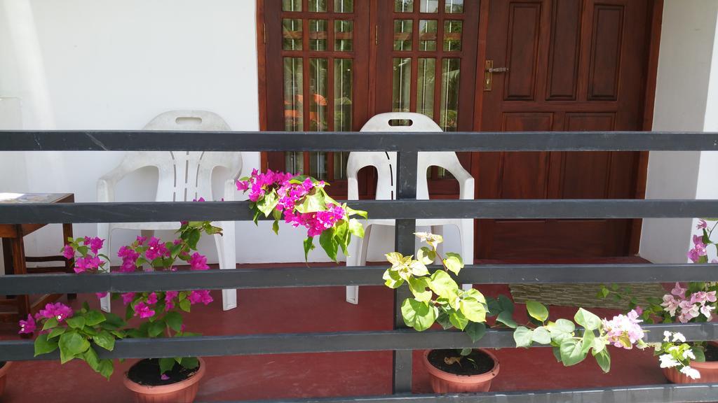 Desitha Family House Hotel Mirissa Kültér fotó