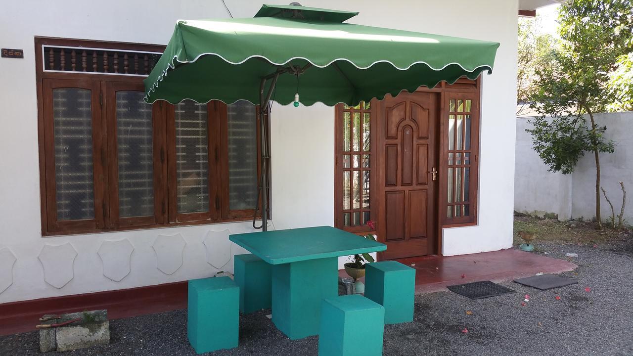 Desitha Family House Hotel Mirissa Kültér fotó